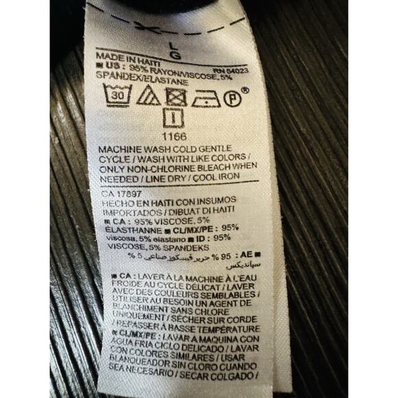 Old Navy Luxe Line T Shirt Women's Black V Neck Ultra Soft Minimalist Relaxed LG - Picture 5 of 9